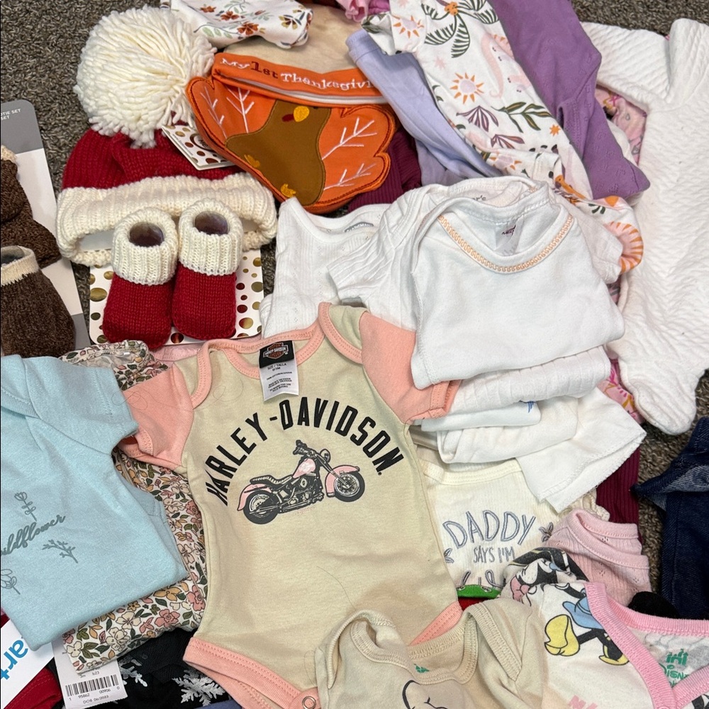 Carter's baby clothes some NWT 0-3 months no stains no wear or holes like new - Picture 2 of 4